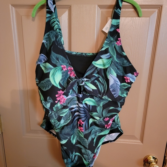 New Floral Plus Sized Womens One Piece Swimsuit. - Picture 1 of 2